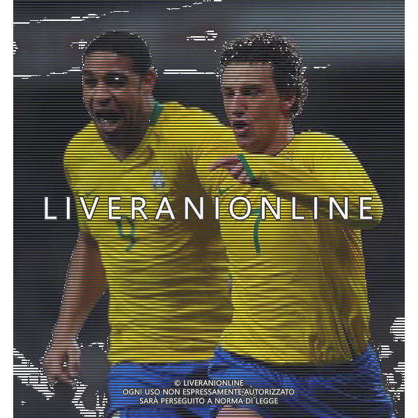 Amichevole Internazionale Londra - 10.02.2009 Brasile-Italia Nella Foto: ESULTANZA DOPO IL GOL DI ELANO DEL 1-0 CON ADRIANO /Ph.Vitez-Ag. Aldo Liverani