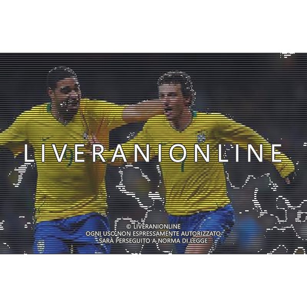 Amichevole Internazionale Londra - 10.02.2009 Brasile-Italia Nella Foto: ESULTANZA DOPO IL GOL DI ELANO DEL 1-0 CON ADRIANO /Ph.Vitez-Ag. Aldo Liverani