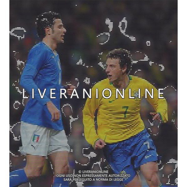 Amichevole Internazionale Londra - 10.02.2009 Brasile-Italia Nella Foto: ESULTANZA DOPO IL GOL DI ELANO DEL 1-0 /Ph.Vitez-Ag. Aldo Liverani