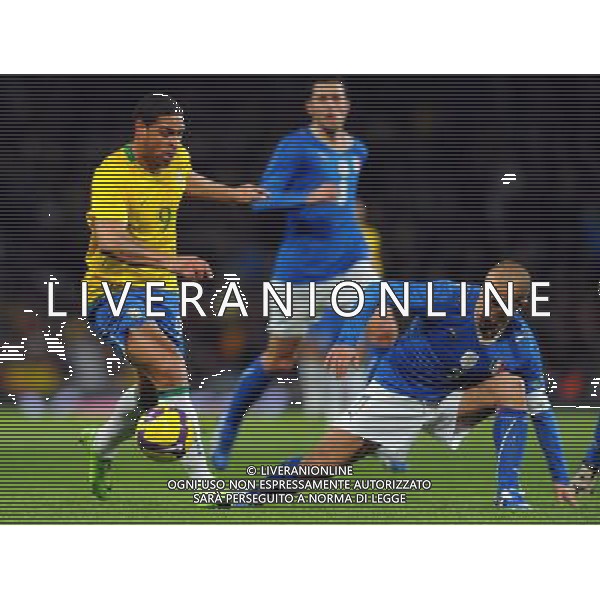 Amichevole Internazionale Londra - 10.02.2009 Brasile-Italia Nella Foto: ADRIANO-CANNAVARO FABIO /Ph.Vitez-Ag. Aldo Liverani