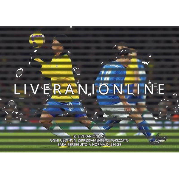 Amichevole Internazionale Londra - 10.02.2009 Brasile-Italia Nella Foto: RONALDINHO E MAURO GERMAN CAMORANESI /Ph.Vitez-Ag. Aldo Liverani