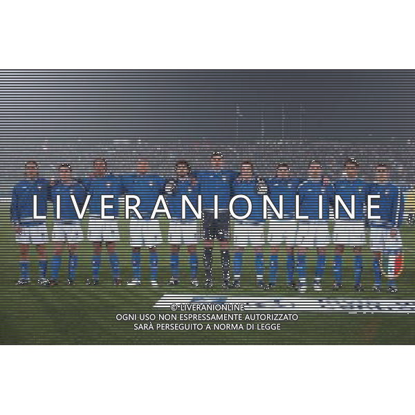 Ancona 16/11/2003 Italia-Romania Nazionale Calcio Amichevole nella foto la Formazione Italiana durante l\'Inno Nazionale* Agenzia Aldo Liverani