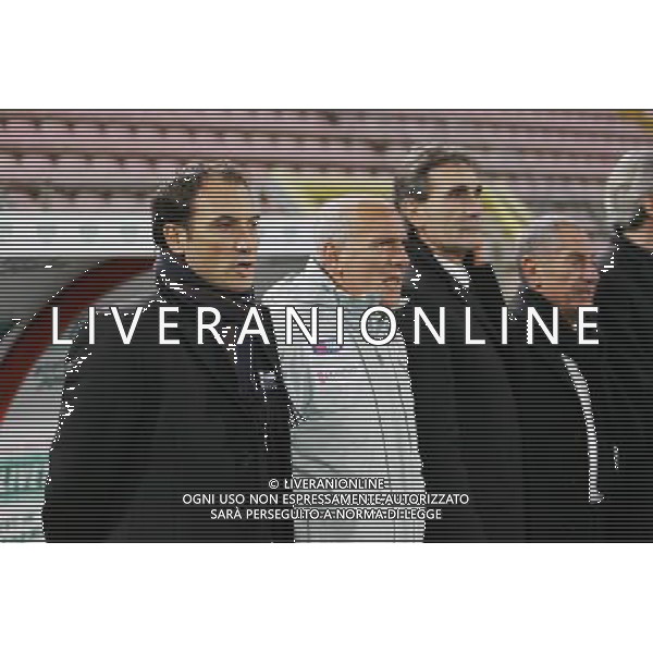 TRIESTE 11/02/2009 GARA AMICHEVOLE ITALIA-SVEZIA UNDER 21 NELLA FOTO:PIERLUIGI CASIRAGHI IN PANCHINA CANTA L\'INNO FOTO PAOLA GARBUIO/AG.ALDO LIVERANI