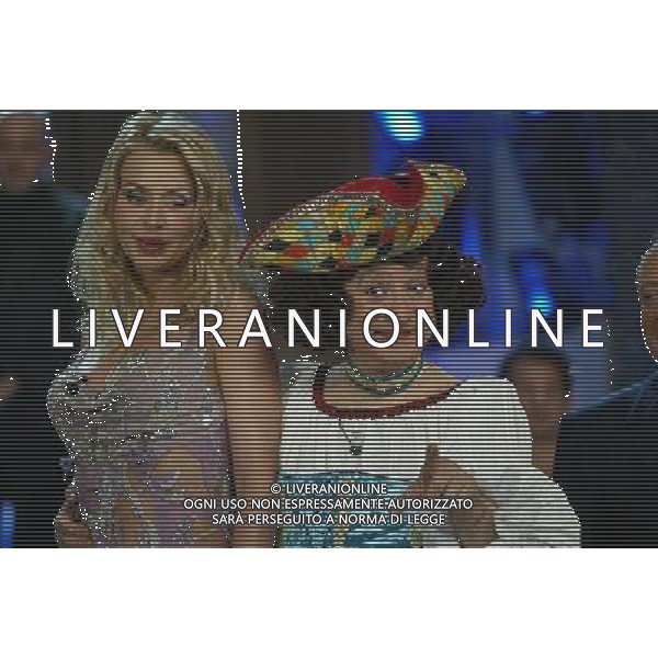 TRASMISSIONE TV: \' MICONSENTA\' ( 2003) NELLA FOTO: VALERIA MARINI - LEO GULLOTTA AG. ALDO LIVERANI SAS