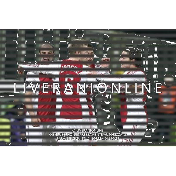 FIRENZE, 19 FEBBRAIO 2009 TERZO TURNO COPPA UEFA FIORENTINA AJAX AMSTERDAM NELLA FOTO: L\'ESULTANZA DI KENNEDY BAKIRCIOGLU DOPO IL GOL DELL\'1-0 CON LA SQUARDA FOTO AG. A. LIVERANI SAS
