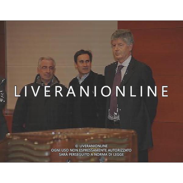 Camera ardente per Candido Cannavo\' nella sede del Corriere della Sera di Via Solferino a Milano 23/02/2009 nella foto il figlio Alessandro con Gabriele Galateri di Genola ph Romano/Ag. Aldo Liverani Sas
