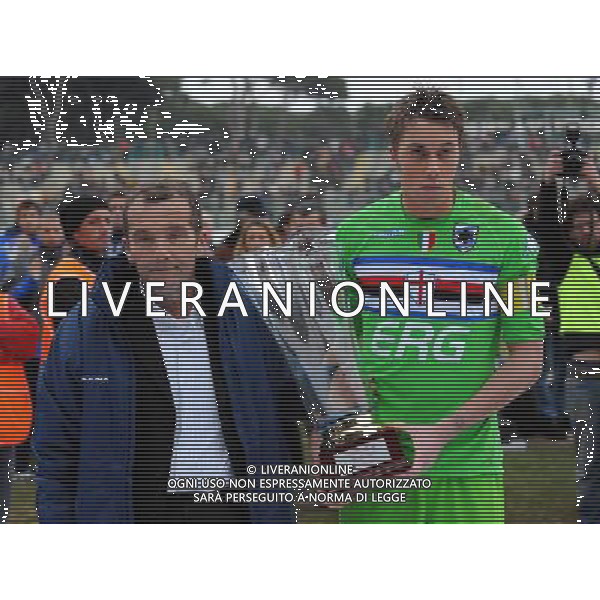 Viareggio Cup World Football Tournament 61°Coppa Carnevale Finale Viareggio - 23.02.2009 Juventus-Sampdoria Nella Foto: PREMIAZIONE DI FIORILLO MIGLIOR PORTIERE /Ph.Vitez-Ag. Aldo Liverani