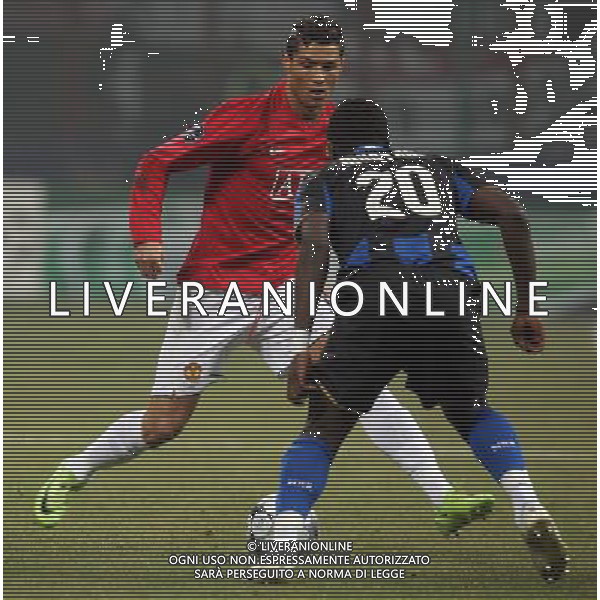 Inter - Manchester United 24/02/2009 Ottavi di Champions League 2008/2009 Nella foto Cristiano Ronaldo e Sulley Muntari Foto Ghidoni/Ag. Aldo Liverani