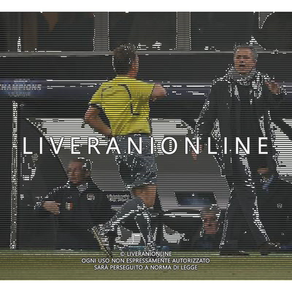 Inter - Manchester United 24/02/2009 Ottavi di Champions League 2008/2009 Nella foto l\'arbitro Cantalejo discute con Mourinho Foto ghidoni/Ag. Aldo Liverani