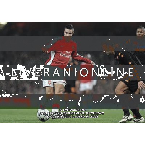 Champions League 2008/2009 Ottavi di Finale - Andata Londra - 24.02.2009 Arsenal-Roma Nella Foto:VAN PERSIE-LORIA /Ph.Vitez-Ag. Aldo Liverani