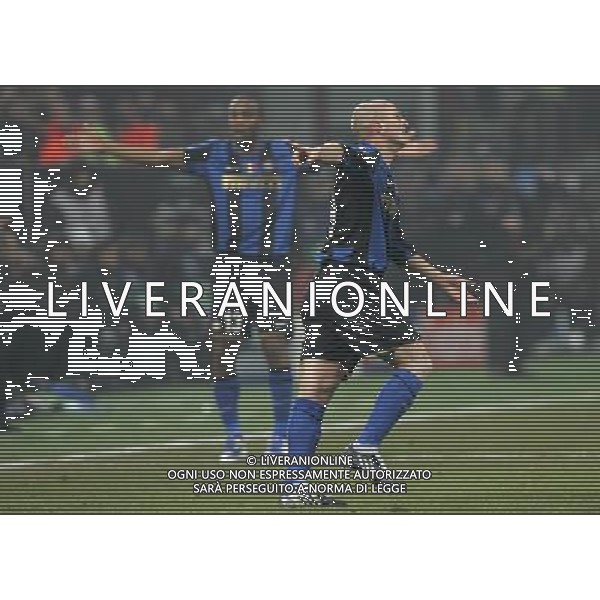 Milano 24-02-2009 Champions League 2008/09 Inter-Manchester United 0:0 nella foto esteban cambiasso e maicon ph marco luzzani/ag aldo liverani s.a.s.