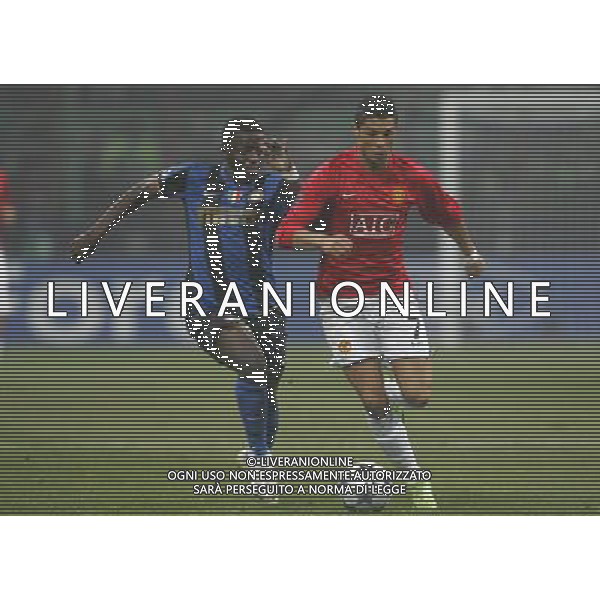 Milano 24-02-2009 Champions League 2008/09 Inter-Manchester United 0:0 nella foto cristiano ronaldo e sulley muntari ph marco luzzani/ag aldo liverani s.a.s.