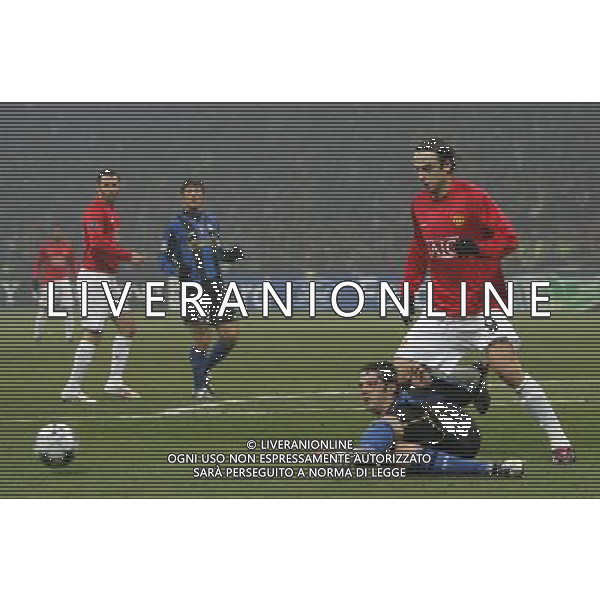 Milano 24-02-2009 Champions League 2008/09 Inter-Manchester United 0:0 nella foto cristian chivu e dimitar berbatov ph marco luzzani/ag aldo liverani s.a.s.