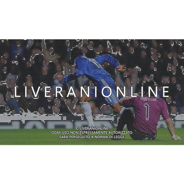 Champions League 2008/2009 Ottavi di Finale - Andata Londra - 25.02.2009 Chelsea-Juventus Nella Foto: ESULTANZA DOPO IL GOL DI DIDIER DROGBA DEL 1-0 E GIANLUIGI BUFFON DELUSO A TERRA /Ph.Vitez-Ag. Aldo Liverani