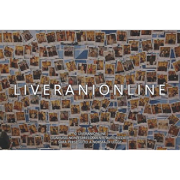 TRASMISSIONE TV: \' TRL LIVE@MTV\' NELLA FOTO: TABELLONE CON FOTO E AUTOGRAFI DEGLI ARTISTI © ANTONIO SORANO - AG. ALDO LIVERANI SAS