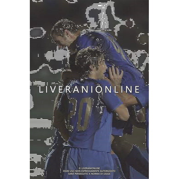 SIENA, 17 OTTOBRE 2007 CALCIO AMICHEVOLE ITALIA SUD AFRICA NELLA FOTO: ESULTANZA DOPO IL GOL DEL 2-0 DI CRISTIANO LUCARELLI FOTO AG. A. LIVERANI