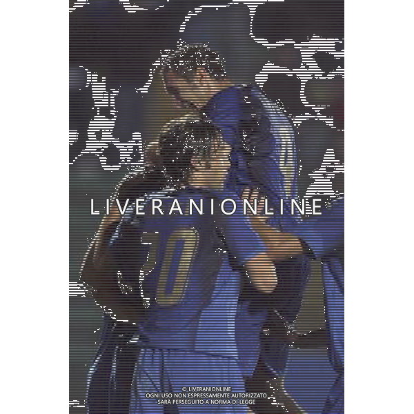 SIENA, 17 OTTOBRE 2007 CALCIO AMICHEVOLE ITALIA SUD AFRICA NELLA FOTO: ESULTANZA DOPO IL GOL DEL 2-0 DI CRISTIANO LUCARELLI FOTO AG. A. LIVERANI