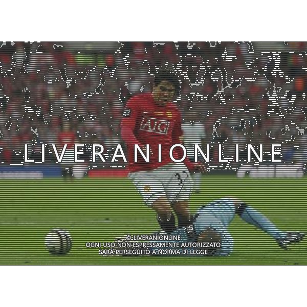 Manchester United vs Tottenham Hotspur fc for Carling Cuo Final at Wembley in London (UK) on 29/02/2008. NELLA FOTO Tottenham\'s Heurelho Gomes saves on a running Carlos Tevez of Manchester United FOTO MARCELLO POZZETTI-AG ALDO IVERANI