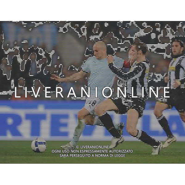 Lazio - Juventus 03/03/2009 semifinale andata Coppa Italia TIM CUP 2008/2009 nella foto: Tommaso Rocchi anticipa giorgio Chiellini e realizza il gol del 2 a 1 ph. Corradetti / ag. Aldo Liverani Sas