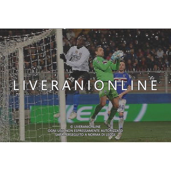 04-03-2009 Genova Sport Calcio Sampdoria Inter Semifinale Coppa Italia Tim 2008/2009 Nella foto: l\'infortunio di mario balotelli contro il palo ph.viganti/ag.aldo liverani sas