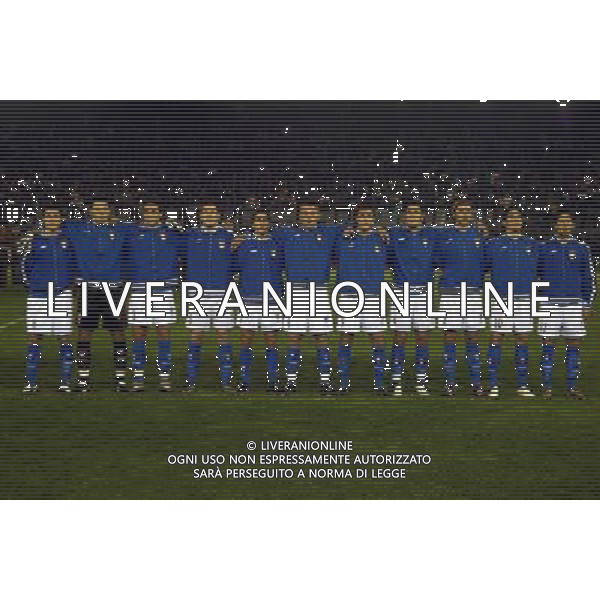 Rieti 19/11/2003 Italia-Danimarca qualificazioni Campionato Europeo Under 21 Nella foto: la squadra schierata durante l\'inno nazionale.* Ph Gianni Nucci/Aldo Liverani