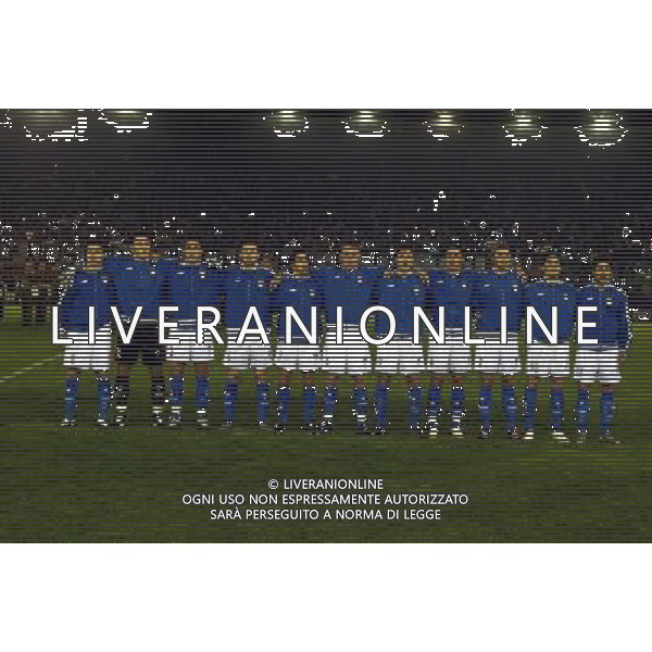 Rieti 19/11/2003 Italia-Danimarca qualificazioni Campionato Europeo Under 21 Nella foto: la squadra schierata durante l\'inno nazionale.* Ph Gianni Nucci/Aldo Liverani
