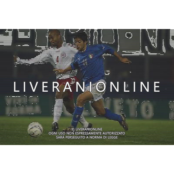 Rieti 19/11/2003 Italia-Danimarca qualificazioni Campionato Europeo Under 21 Nella foto: Sculli Giuseppe contro Traor.* Ph Gianni Nucci/Aldo Liverani