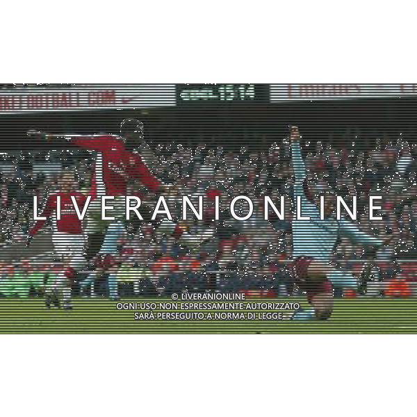 London, Date 08032009 Emirates Stadium The FA Cup sponsored by E.ON R5 Arsenal v Burnley IN THIS PICTURE: Emmanuel Eboue of Arsenal scores the 2nd goal 2-0 PH.ag ALDO LIVERANI SAS ONLY ITALY