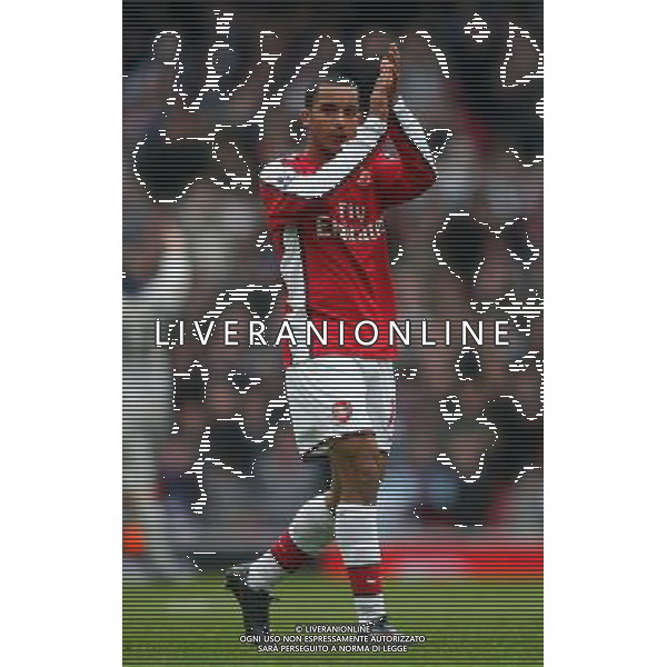 London, Date 08032009 Emirates Stadium The FA Cup sponsored by E.ON R5 Arsenal v Burnley IN THIS PICTURE: Theo Walcott of Arsenal applauds the fans upon his return from injury PH.ag ALDO LIVERANI SAS ONLY ITALY