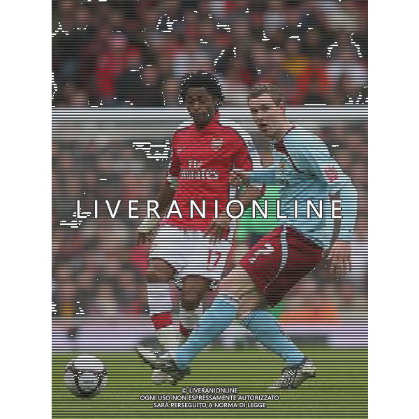 London, Date 08032009 Emirates Stadium The FA Cup sponsored by E.ON R5 Arsenal v Burnley IN THIS PICTURE: Alexandre Song of Arsenal in action with Kevin McDonald PH.ag ALDO LIVERANI SAS ONLY ITALY