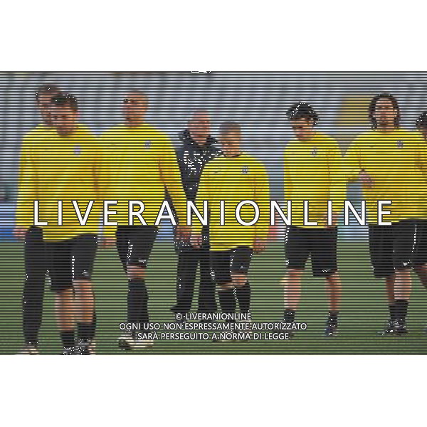 Allenamento juventus pre-gara champions 09-03-2009 Torino Nella foto: claudio ranieri osserva i giocatori, del piero, trezeguet, giovinco, tiago e amauri ©Alessandro Falzone/Agenzia Aldo Liverani Sas