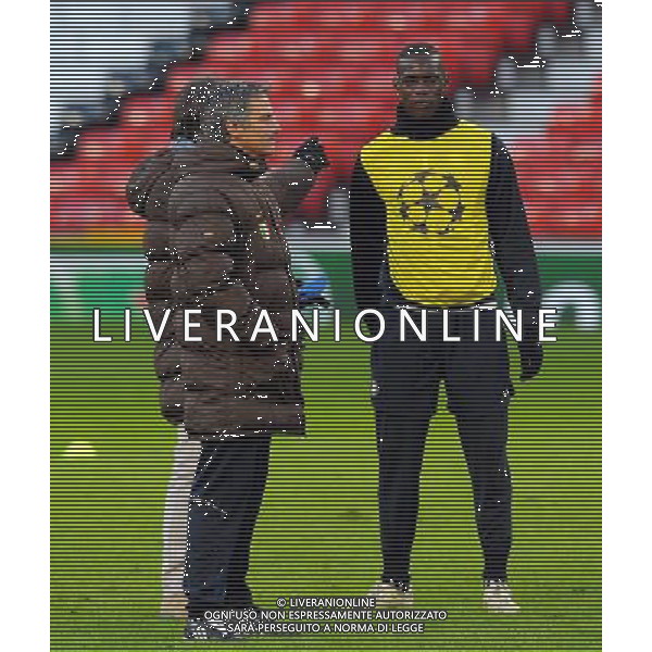 Champions League 2008/2009 Manchester - 10.03.2009 Allenamento Inter Nella Foto: jose\' MOURINHO con Mario BALOTELLI /Ph.Vitez-Ag. Aldo Liverani