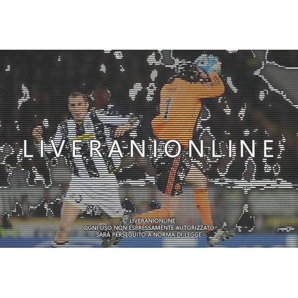 10-03-2009 Torino Sport Calcio Juventus Chelsea Champions League 2008/2009 Nella foto: Chec anticipa Chiellini AG ALDO LIVERANI 