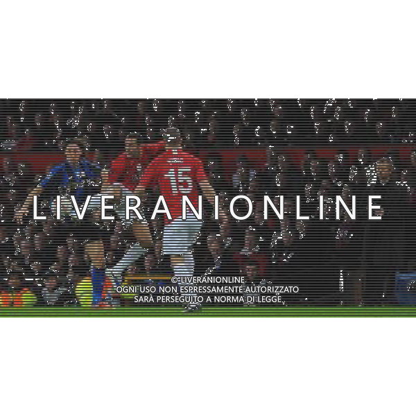 Champions League 2008/2009 Ottavi di Finale - Ritorno Manchester - 11.03.2009 Manchester United-Inter Nella Foto:MOURINHO OSSERVA IBRAHIMOVIC E FERDINAND /Ph.Vitez-Ag. Aldo Liverani