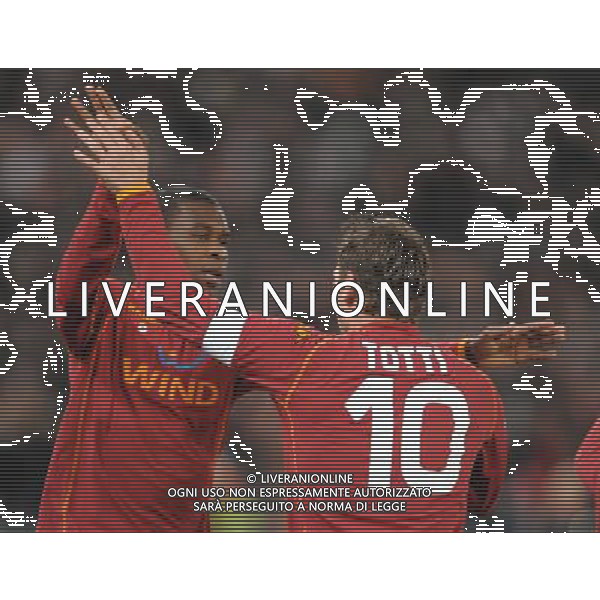 Roma Vs Arsenal 11/03/2009 Uefa Champions League 2008/2009 - Ottavi di finale ritorno nella foto: l\'esultanza di Juan e Francesco Totti ph. Corradetti / ag. Aldo Liverani Sas