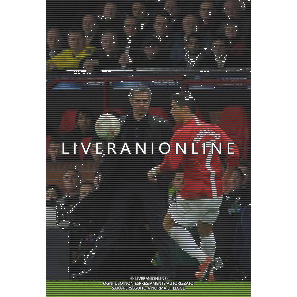Champions League 2008/2009 Ottavi di Finale - Ritorno Manchester - 11.03.2009 Manchester United-Inter Nella Foto:MOURINHO OSSERVA RONALDO /Ph.Vitez-Ag. Aldo Liverani