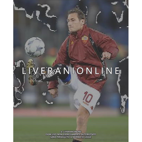 Roma - 11/03/2009 - Stadio Olimpico - Uefa Champions League 2008/2009 - Ottavi di finale ritorno - Roma Vs Arsenal - nella foto: Francesco TOTTI durante il riscaldamento ph. Corradetti / ag. Aldo Liverani Sas