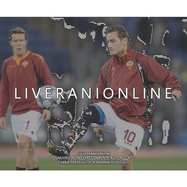 Roma - 11/03/2009 - Stadio Olimpico - Uefa Champions League 2008/2009 - Ottavi di finale ritorno - Roma Vs Arsenal - nella foto: Francesco TOTTI durante la fase di riscaldamento ph. Corradetti / ag. Aldo Liverani Sas