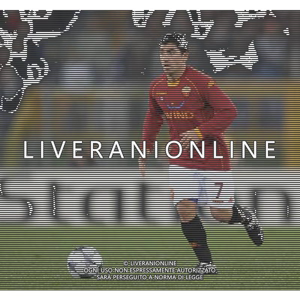 Roma - 11/03/2009 - Stadio Olimpico - Uefa Champions League 2008/2009 - Ottavi di finale ritorno - Roma Vs Arsenal - nella foto: David Marcelo Cortes PIZARRO ph. Corradetti / ag. Aldo Liverani Sas