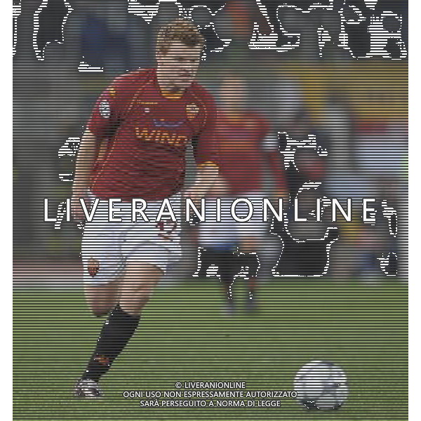 Roma - 11/03/2009 - Stadio Olimpico - Uefa Champions League 2008/2009 - Ottavi di finale ritorno - Roma Vs Arsenal - nella foto: John Arne RIISE ph. Corradetti / ag. Aldo Liverani Sas
