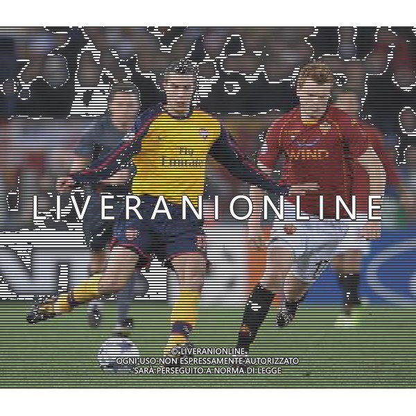 Roma - 11/03/2009 - Stadio Olimpico - Uefa Champions League 2008/2009 - Ottavi di finale ritorno - Roma Vs Arsenal - nella foto: Robin van PERSIE e John Arne RIISE ph. Corradetti / ag. Aldo Liverani Sas