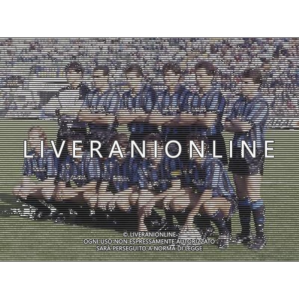 ARCHIVIO SPORT - CALCIO INTER CAMPIONE D\'ITALIA 1988/1989 ALLENATA DA GIOVANNI TRAPATTONI NELLA FOTO: DA SX IN ALTO WALTER ZENGA, GIUSEPPE BERGOMI, NICOLA BERTI,ALDO SERENA, RICCARDO FERRI, LOTHAR MATTHAUS, ACCOSCIATI DA SX ANDREAS BRHEME, RAMON DIAZ, ALESSANDRO BIANCHI,GIUSEPPE BARESI, ANDREA MANDORLINI PH.ARCHIVIO AGENZIA ALDO LIVERANI SAS 