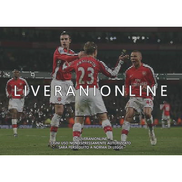 London, Date 17032009 Emirates Stadium CALCIO SPORT Arsenal v Hull City The FA Cup sponsored by E.ON R6 NELLA FOTO: Robin van Persie of Arsenal celebrates the equalising goal with Andrei Arshavin and Kieran Gibbs of Arsenal PH.AGENZIA ALDO LIVERANI SAS ONLY ITALY
