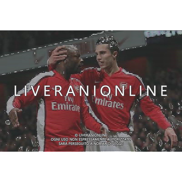 London, Date 17032009 Emirates Stadium CALCIO SPORT Arsenal v Hull City The FA Cup sponsored by E.ON R6 NELLA FOTO: William Gallas of Arsenal celebrates scoring the 2nd goal with Robin van Persie 2-1 PH.AGENZIA ALDO LIVERANI SAS ONLY ITALY