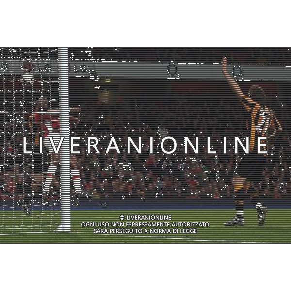 London, Date 17032009 Emirates Stadium CALCIO SPORT Arsenal v Hull City The FA Cup sponsored by E.ON R6 NELLA FOTO: William Gallas of Arsenal scores the winning goal as Sam Ricketts of Hull City appeals for offside 2-1 PH.AGENZIA ALDO LIVERANI SAS ONLY ITALY