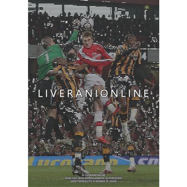London, Date 17032009 Emirates Stadium CALCIO SPORT Arsenal v Hull City The FA Cup sponsored by E.ON R6 NELLA FOTO: Boaz Myhill of Hull City punches clear under pressure from Nicklas Bendtner of Arsenal PH.AGENZIA ALDO LIVERANI SAS ONLY ITALY
