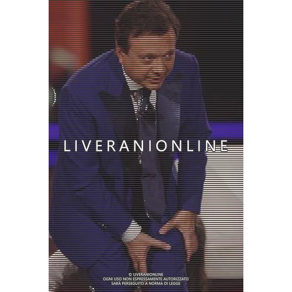 PIERO CHIAMBRETTI ( dopo essersi fatto male la gamba cadendo) TRASMISSIONE TV: \' CHIAMBRETTI NIGHT\' © ANTONIO SORANO - AG. ALDO LIVERANI SAS