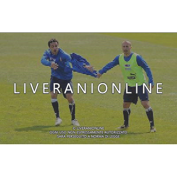 Raduno Nazionale Italiana a Coverciano Fiesole(FI) - 25.03.2009 Allenamento Nella Foto:CANNAVARO FABIO SFILA LA MAGLIA A QUAGLIARELLA FABIO /Ph.Vitez-Ag. Aldo Liverani