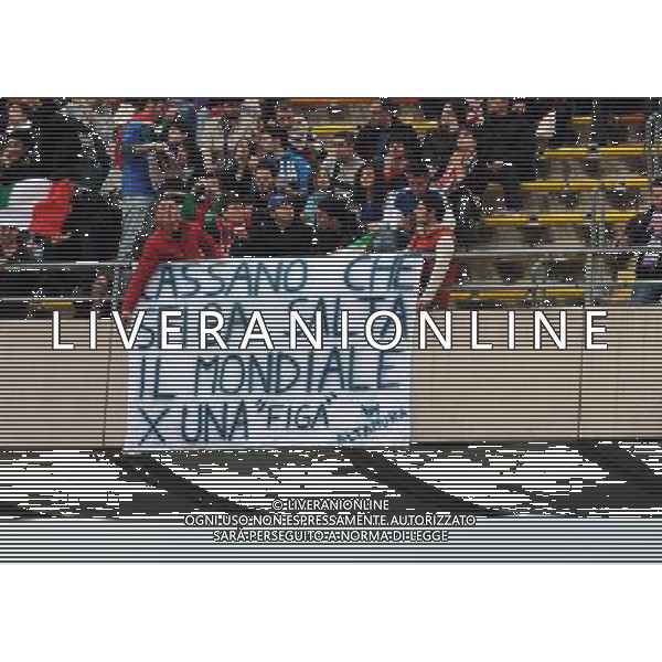 Qualificazioni ai Mondiali Sud Africa 2010 Gruppo 8 Bari - 01.04.2009 Italia-Eire Repubblica d\'Irlanda Nella Foto: STRISCIONI DEI TIFOSI PER CASSANO /Ph.Vitez-Ag. Aldo Liverani