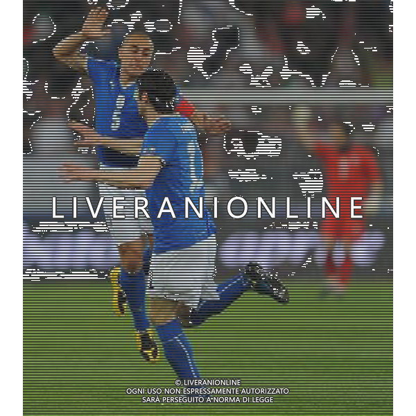 Qualificazioni ai Mondiali Sud Africa 2010 Gruppo 8 Bari - 01.04.2009 Italia-Eire Repubblica d\'Irlanda Nella Foto: ESULTANZA DOPO IL GOL DI VINCENZO IAQUINTA DEL 1-0 CON CANNAVARO FABIO /Ph.Vitez-Ag. Aldo Liverani